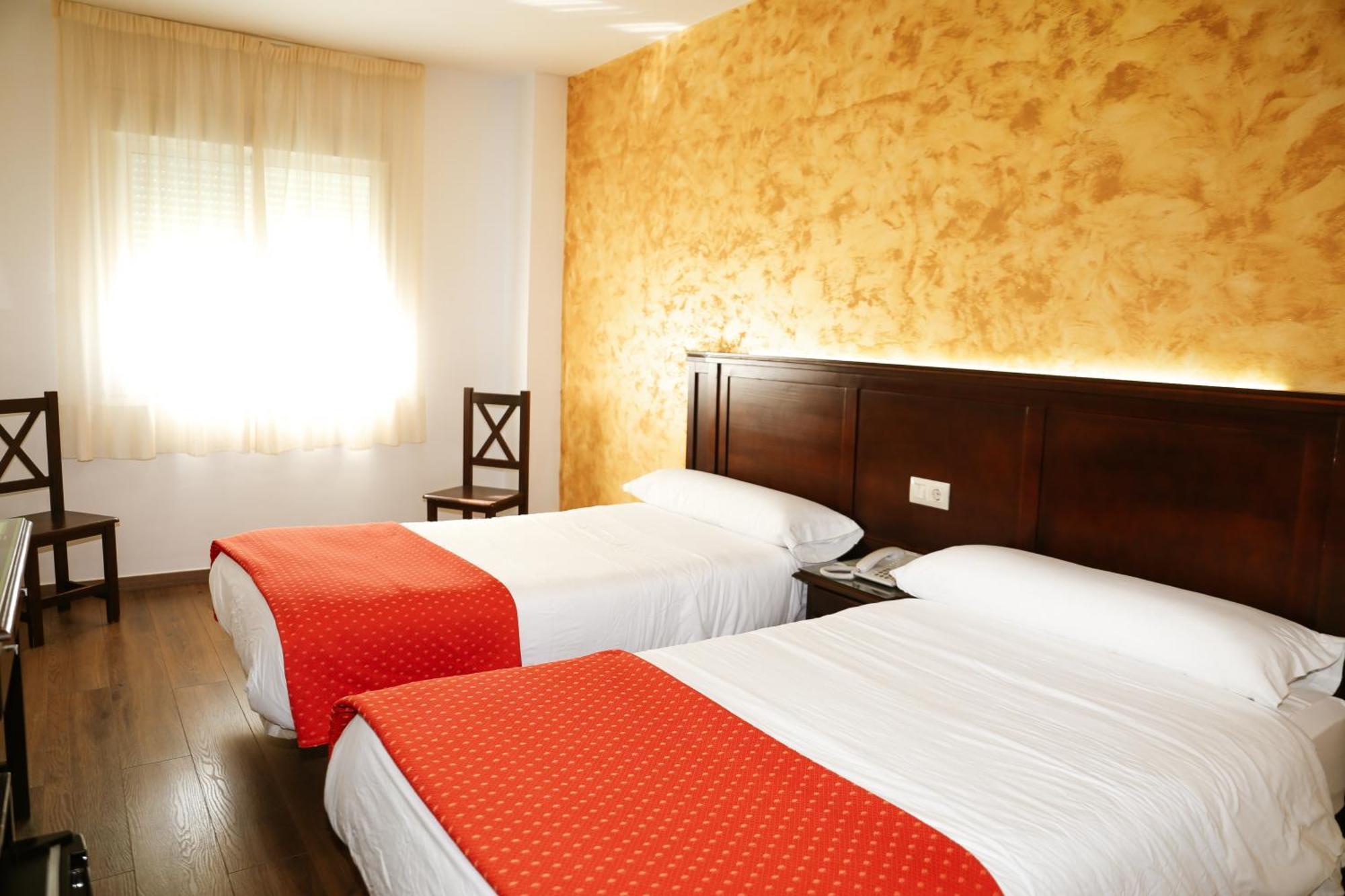 Hotel Restaurante Sostenible La Laguna 브로사스 외부 사진